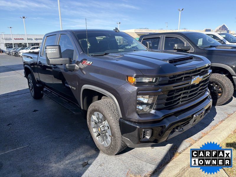 Used 2024 Chevrolet Silverado 2500HD CustomImage 3
