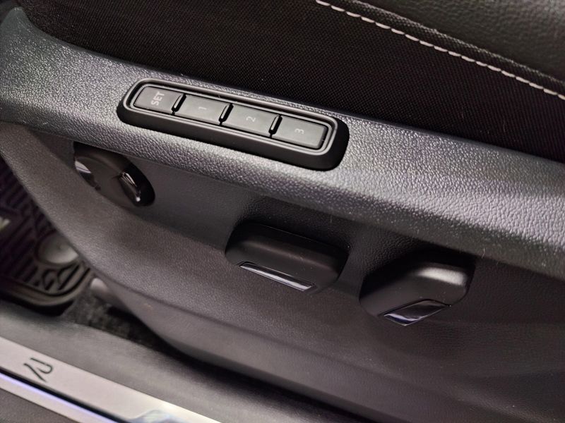 Used 2024 Volkswagen Tiguan SEL R-Line AWD w/Sunroof/NavImage 18