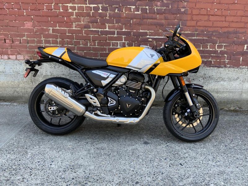 2026 Triumph THRUXTON 400