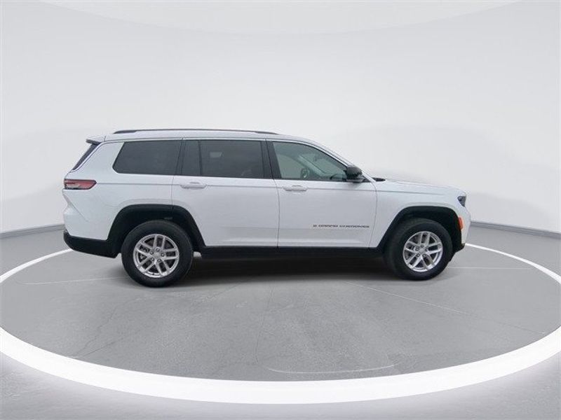 2023 Jeep Grand Cherokee L LaredoImage 9