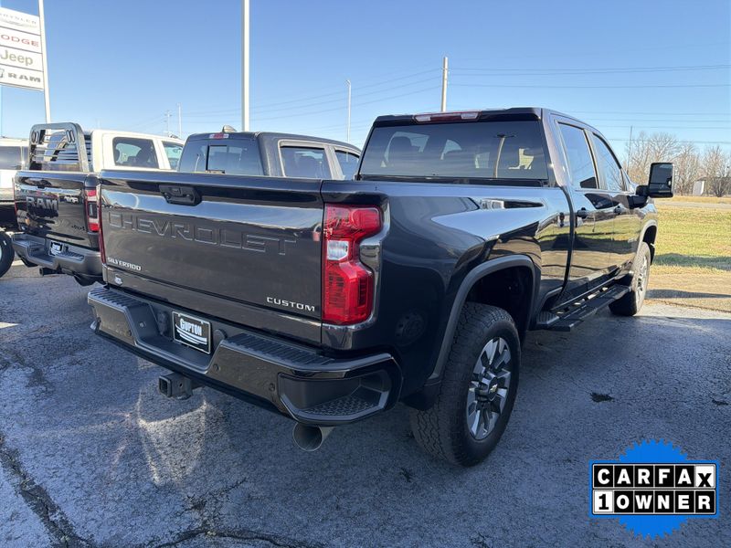 Used 2024 Chevrolet Silverado 2500HD CustomImage 9