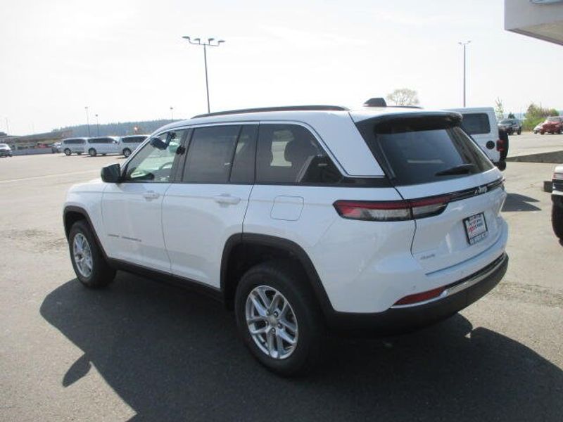 2025 Jeep Grand Cherokee Laredo X 4x4Image 13