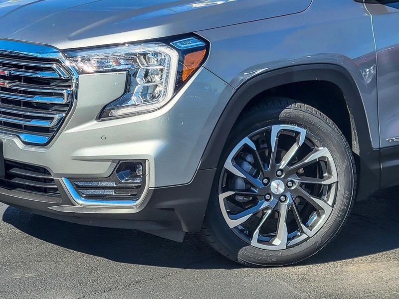 2023 Gmc Terrain SLT photo 2