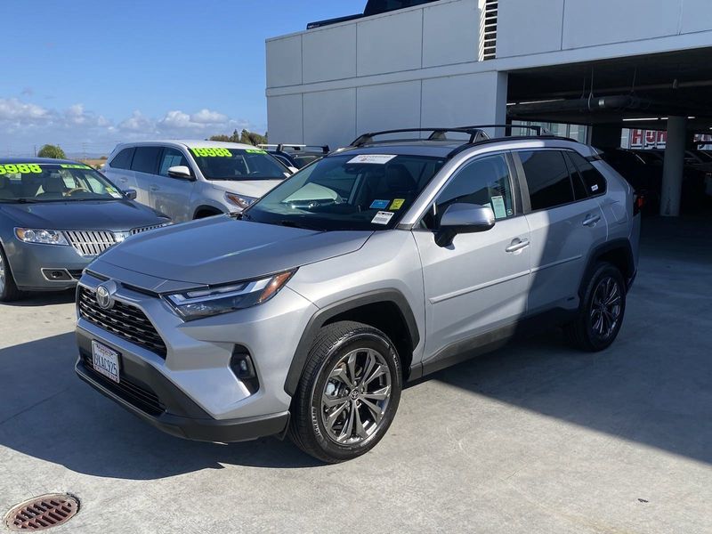 2024 Toyota RAV4 XLE PremiumImage 7