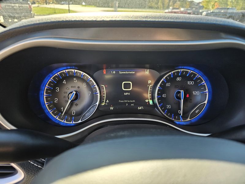 New 2026 Chrysler Pacifica Select AwdImage 5