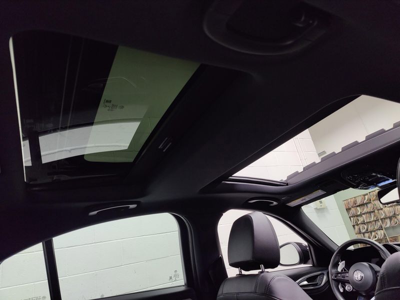 2024 Alfa Romeo Giulia Veloce AWD w/Sunroof/NavImage 7