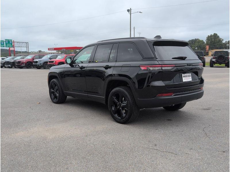 New 2025 Jeep Grand Cherokee Altitude X 4x2Image 3