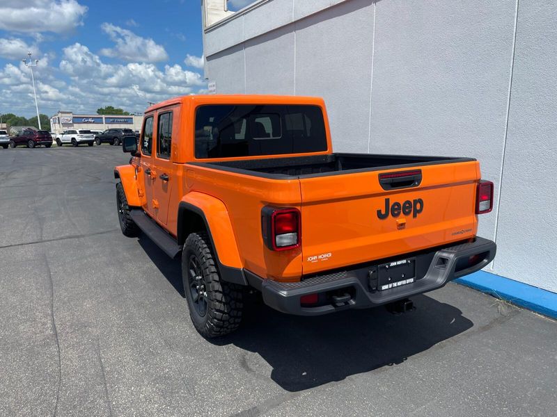 2025 Jeep Gladiator Sport photo 3