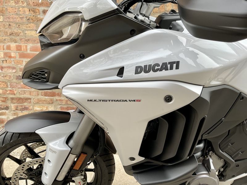 2023 Ducati Multistrada V4 S in a White exterior color. Motoworks Chicago 312-738-4269 motoworkschicago.com 