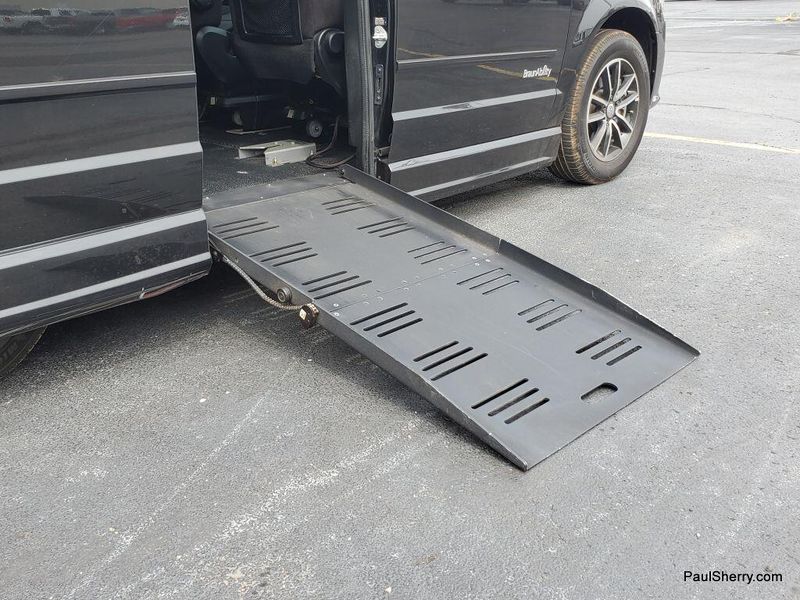 2014 Dodge Grand Caravan SXTImage 12