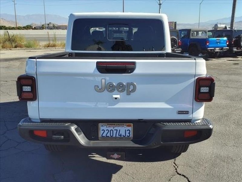 2021 Jeep Gladiator Overland in a Bright White Clear Coat exterior color and Blackinterior. Perris Valley Kia 951-657-6100 perrisvalleykia.com 