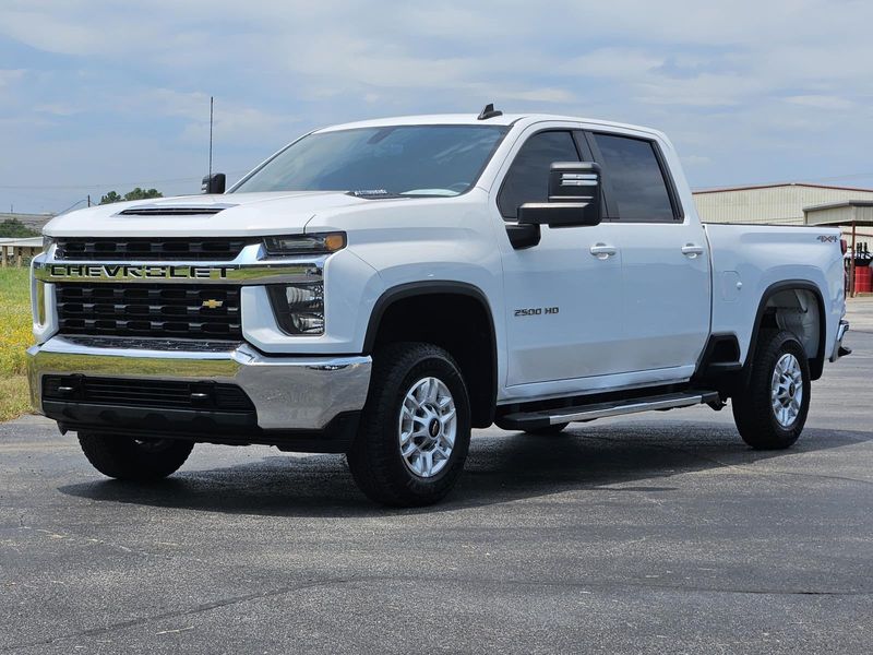  Chevrolet Silverado 2500HD Image 3