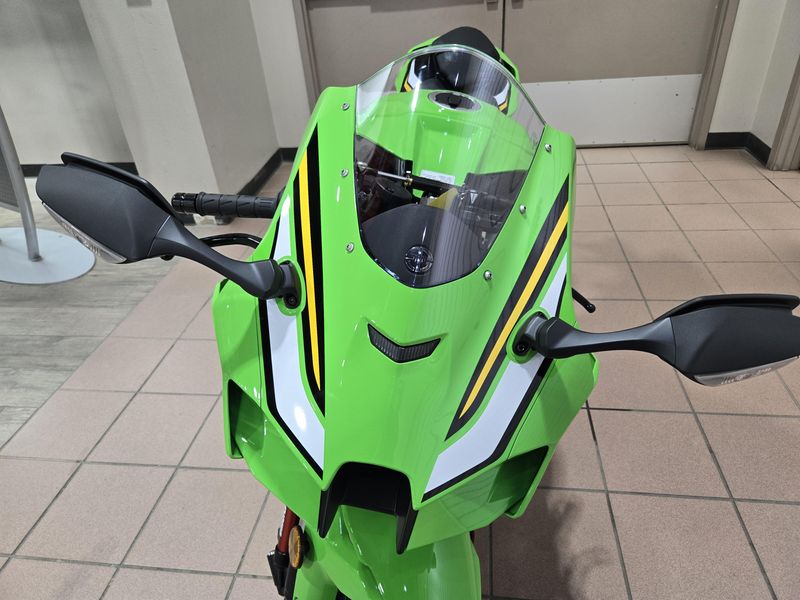 2025 Kawasaki NINJA ZX10R KRT EDITION LIME GREEN AND EBONY AND PEARL BLIZZARD WHITEImage 13