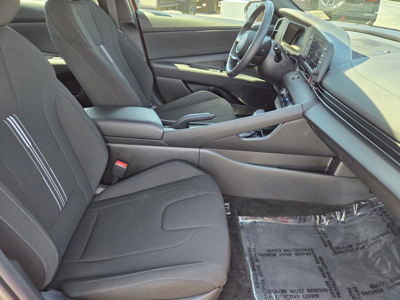 Used 2025 Hyundai Elantra SEL Sport IVT