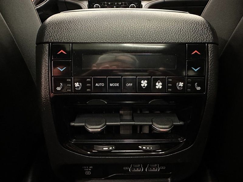 2022 Jeep Grand Cherokee SUMMIT RESERVEImage 28