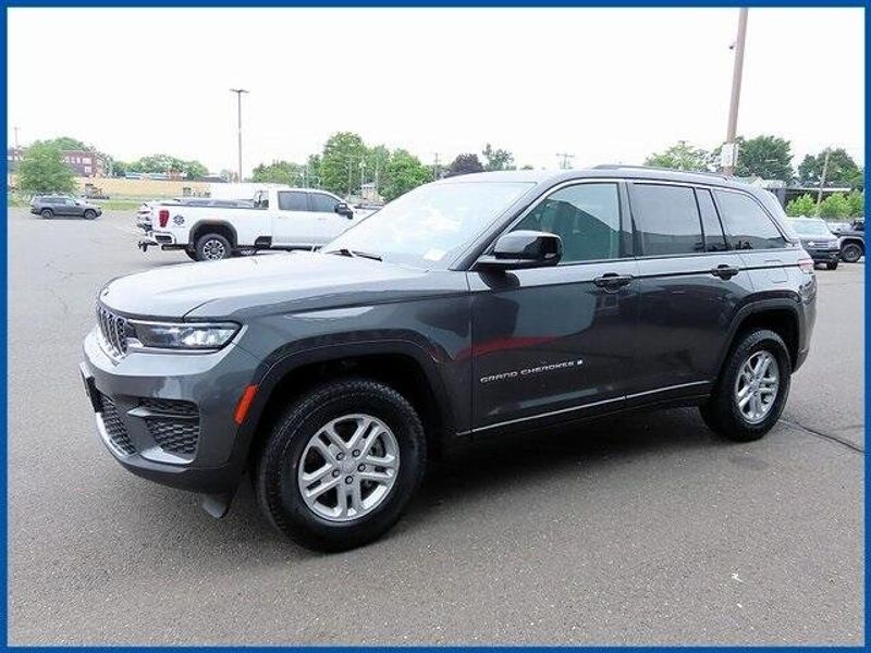 2023 Jeep Grand Cherokee LaredoImage 1