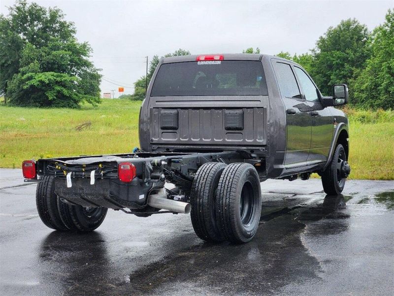 2024 RAM 3500 Tradesman Crew Cab Chassis 4x4 60