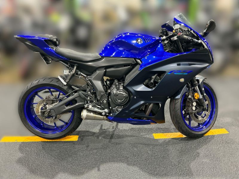 Used 2023 Yamaha YZF-R7 Image 12
