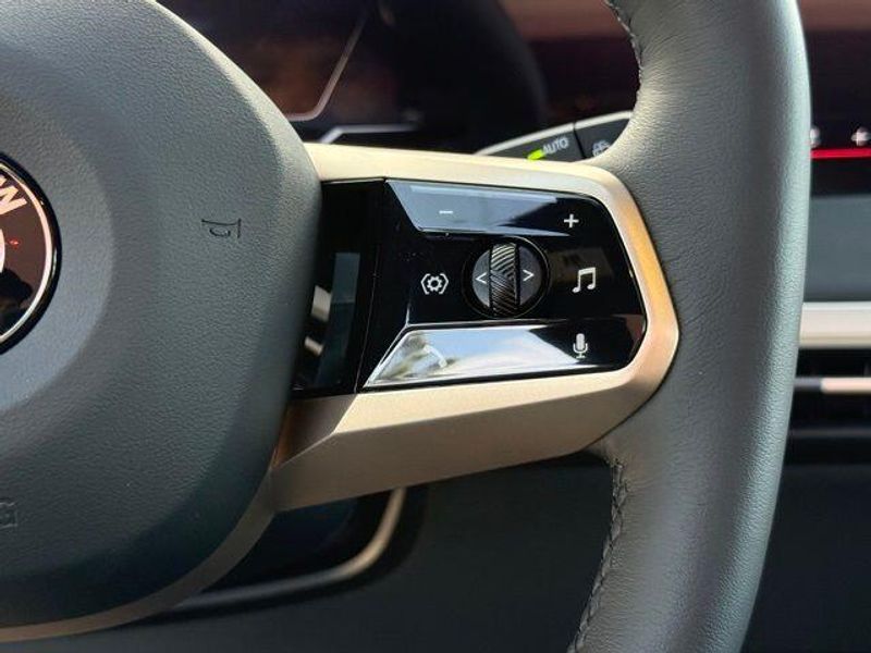 New 2026 BMW iX xDrive60Image 22