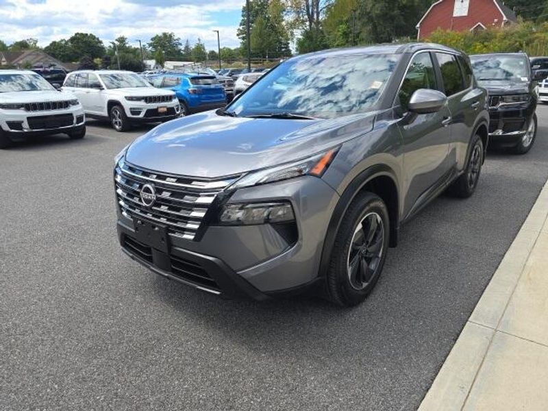 2025 Nissan Rogue SV photo 3