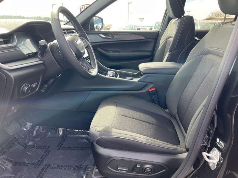 2025 Jeep Grand Cherokee Laredo X 4x4