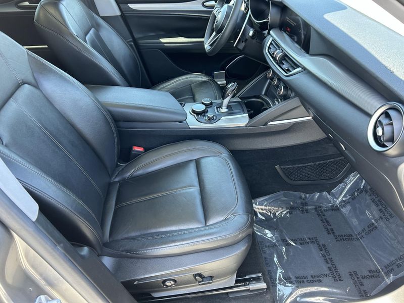 2019 Alfa Romeo Stelvio Image 12
