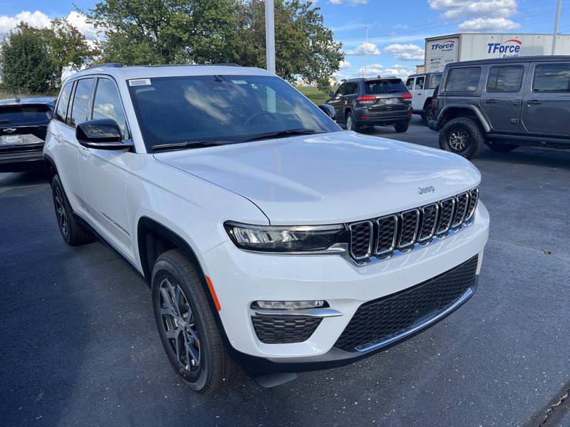 New 2025 Jeep Grand Cherokee Limited 4x4Image 3