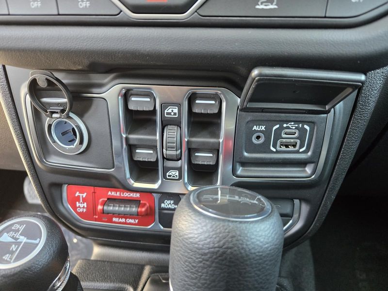 New 2026 Jeep Gladiator Mojave 4x4