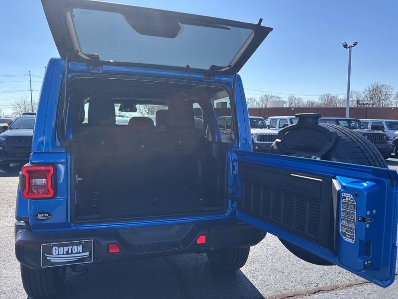 New 2026 Jeep Wrangler 4-door SaharaImage 9