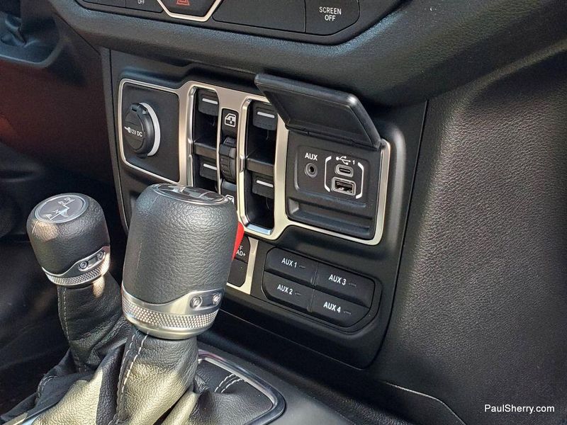 2025 Jeep Wrangler 4-door WillysImage 24
