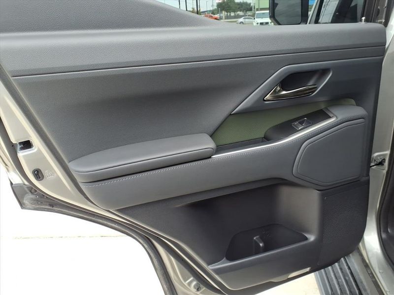 Used 2024 Lexus GX 550 OvertrailImage 11