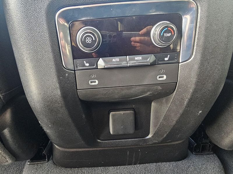 Used 2024 Chevrolet Suburban High CountryImage 11