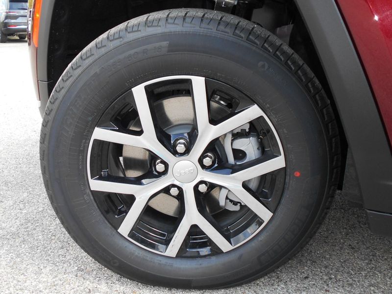 2025 Jeep Grand Cherokee L Limited 4x4Image 12