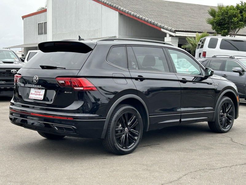 2022 Volkswagen Tiguan 2.0T SE R-Line BlackImage 4