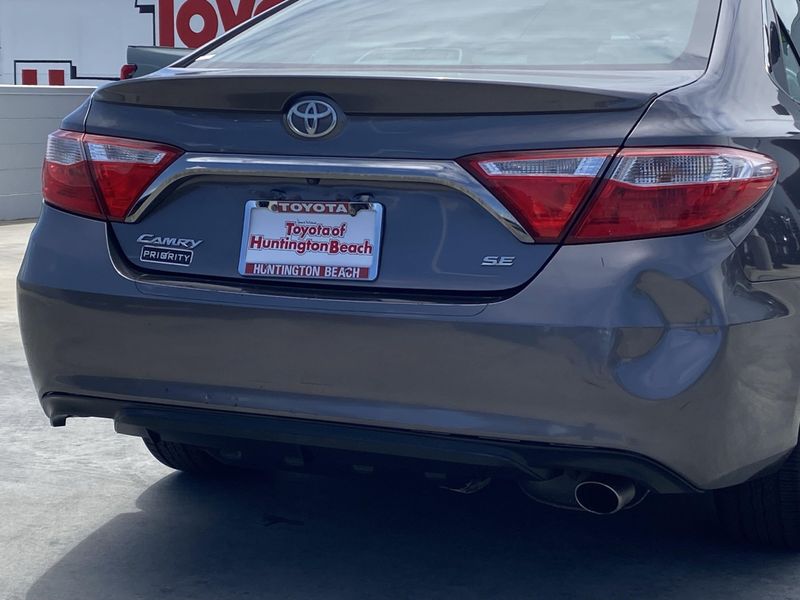 2016 Toyota Camry SEImage 5