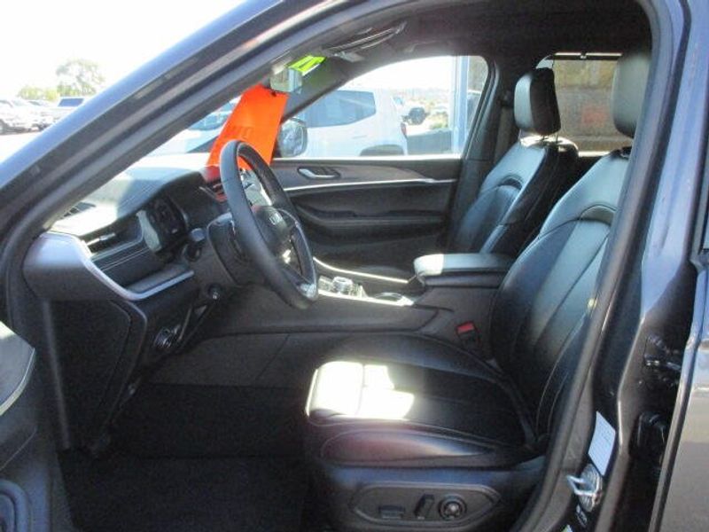 Used 2024 Jeep Grand Cherokee L LimitedImage 15