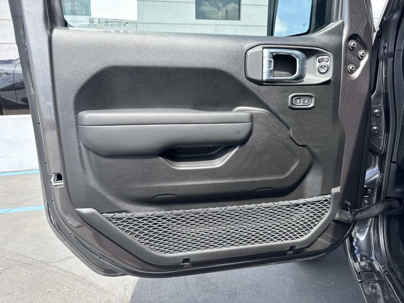 New 2026 Jeep Gladiator Sport S 4x4