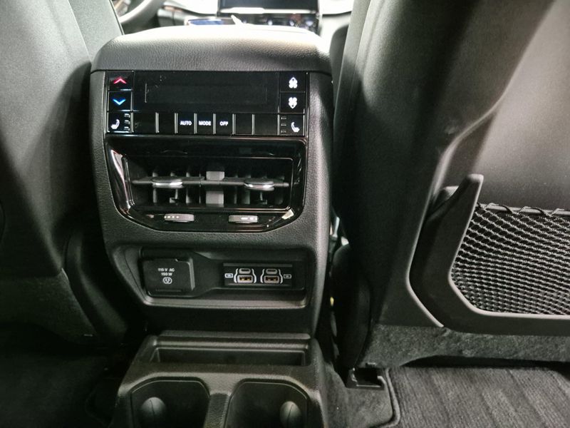 New 2025 Jeep Grand Cherokee L Limited 4x4Image 9