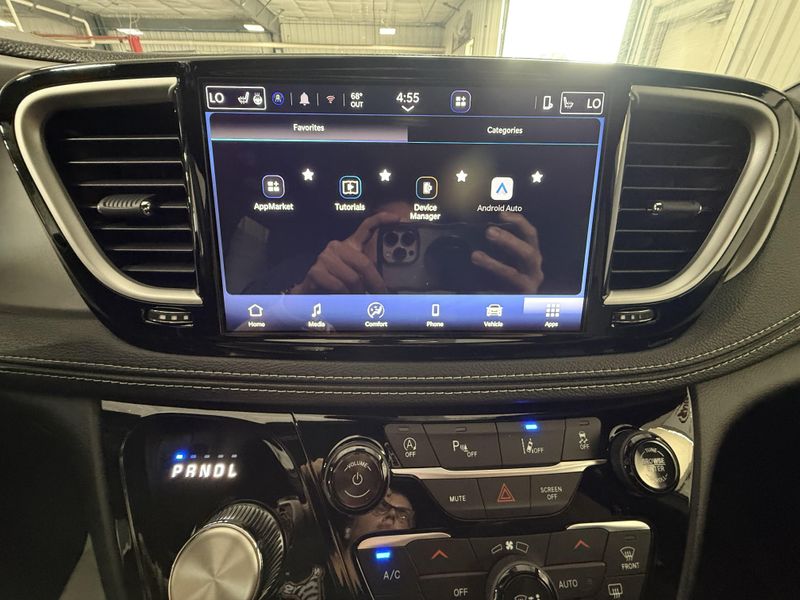 New 2027 Chrysler Pacifica SelectImage 25