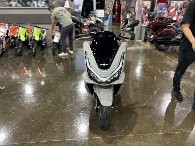 New 2025 Honda PCX ABS Image 5