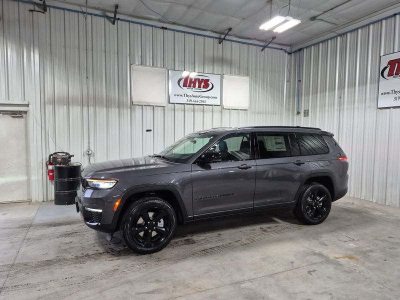 New 2025 Jeep Grand Cherokee L Limited 4x4Image 23