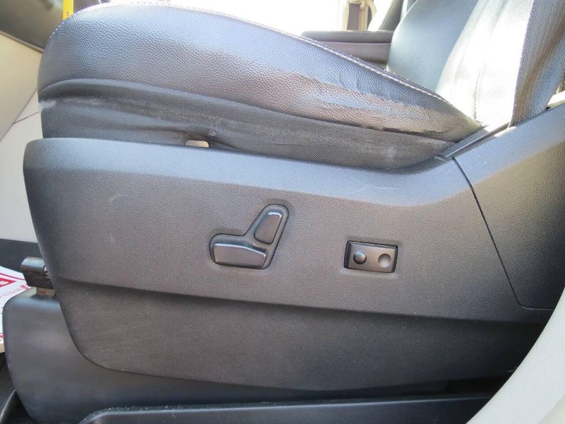 Used 2014 Chrysler Town & Country Touring 4dr Mini VanImage 10