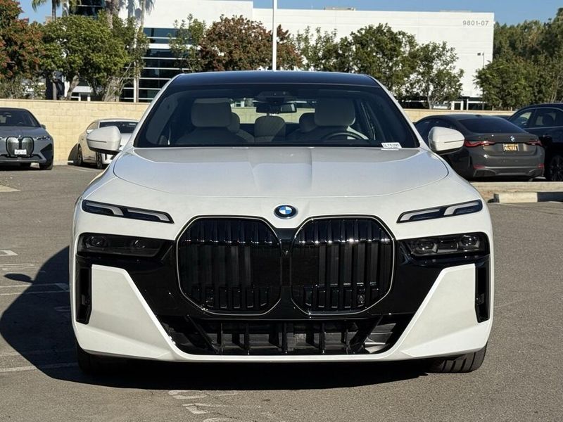 Used 2025 BMW i7 eDrive50Image 3