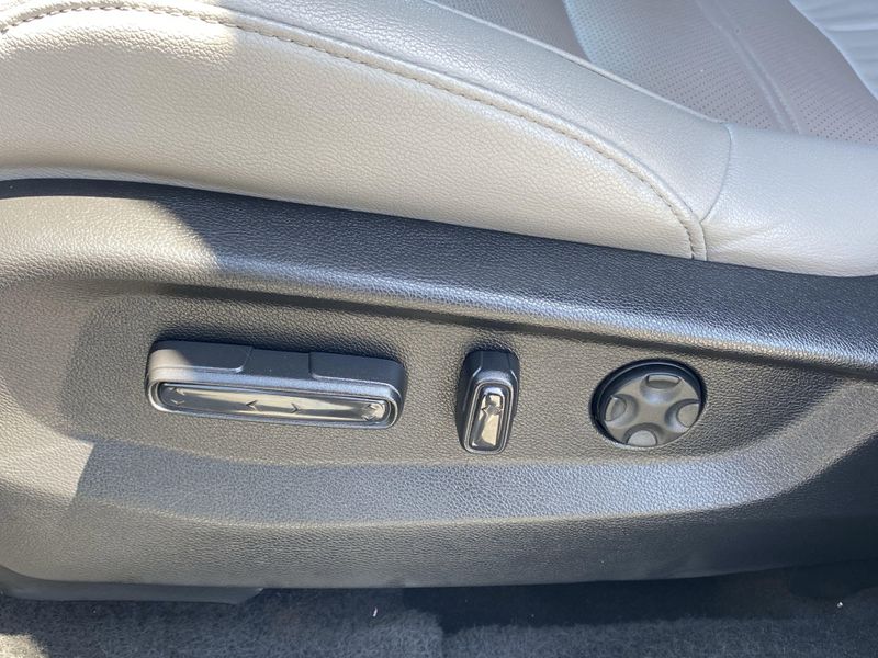 2022 Honda CR-V TouringImage 19