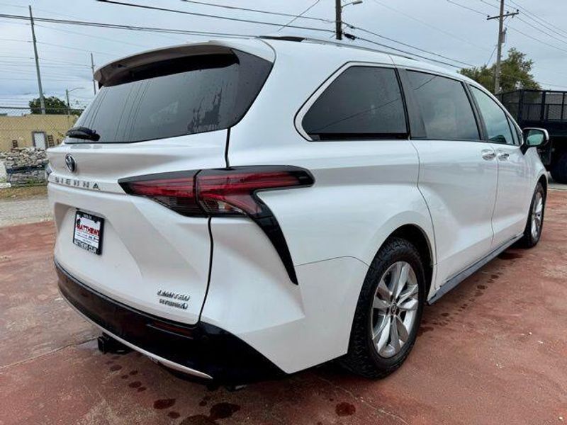 Used 2022 Toyota Sienna LimitedImage 5