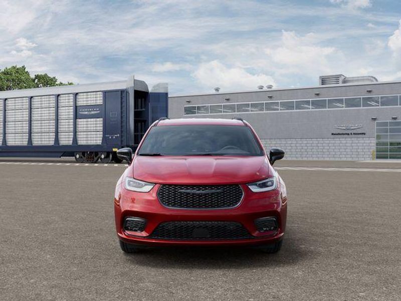 New 2026 Chrysler Pacifica SelectImage 6
