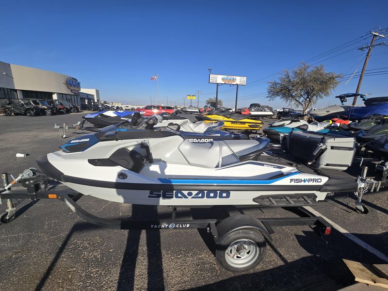 2025 SEADOO FISHPRO SPORT 170 WITH SOUND SYSTEM IDF WHITE AND GULF STREAM BLUE Image 4