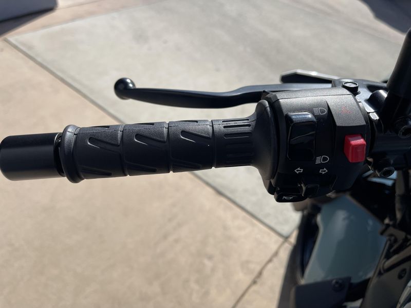 New 2025 Kawasaki ELIMINATOR SE ABS Image 9