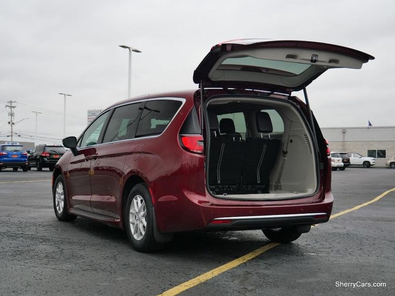 2023 Chrysler Pacifica Touring LImage 7