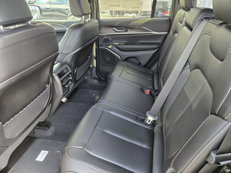 New 2026 Jeep Grand Cherokee Limited 4x2